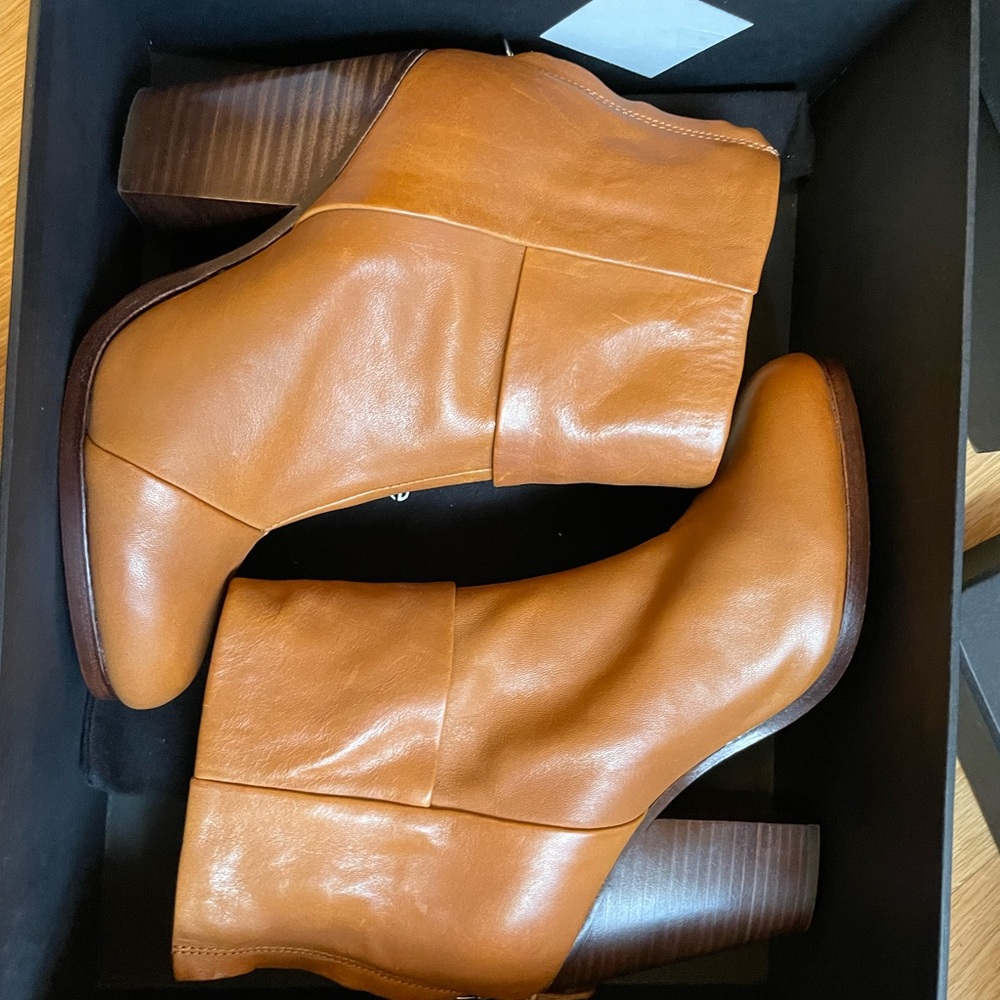 Rag & Bone Newbury leather Ankle Boots in color Tan and in size 36.5. NIB.